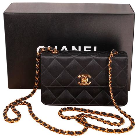 chanel clutch bijenkorf|Chanel clutch.